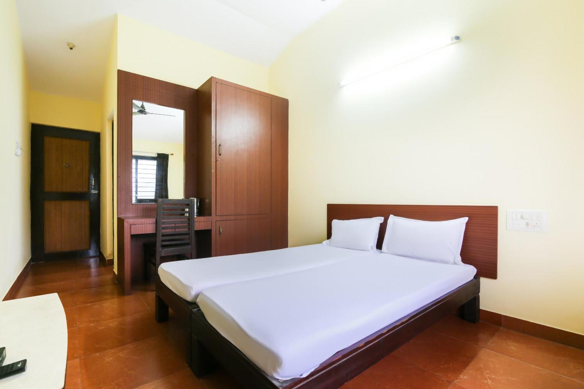 Hotel O Raviraj Classic Cana Exterior photo